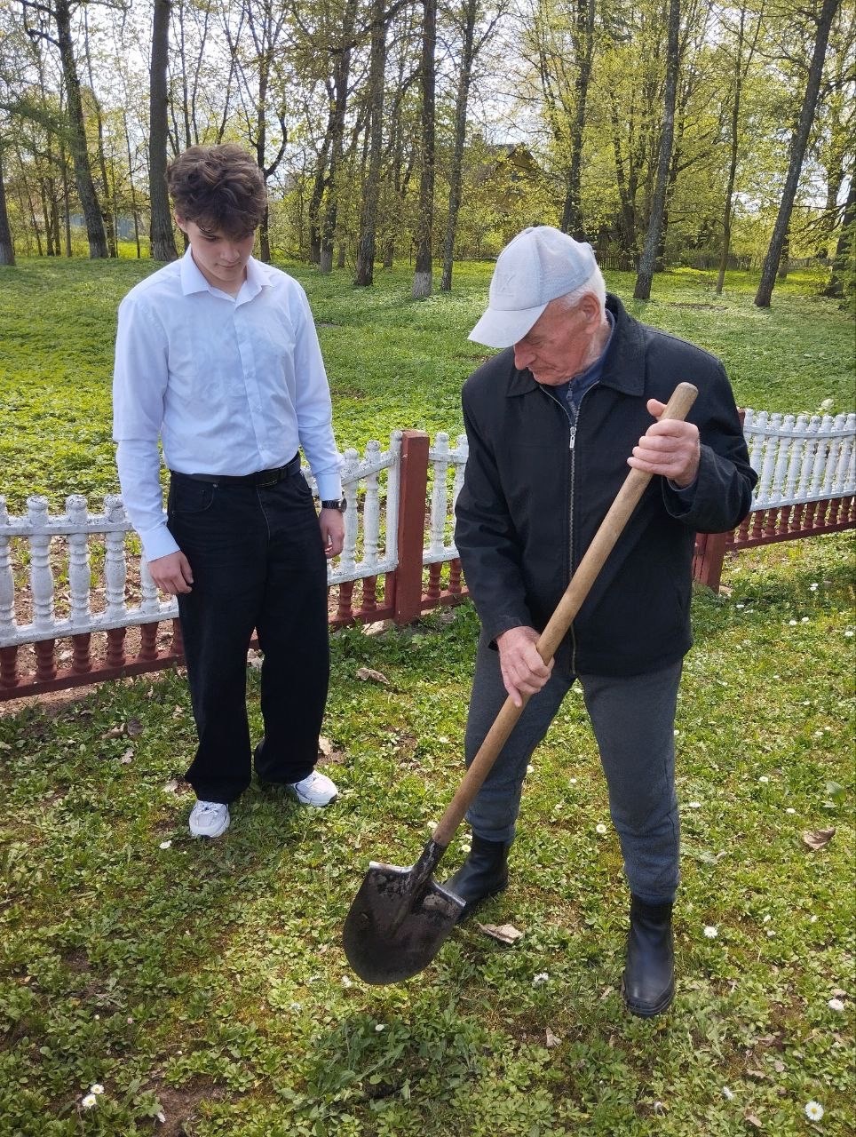 Посадка_аллеи_Аллея_поколений24.04.2025_6.jpg