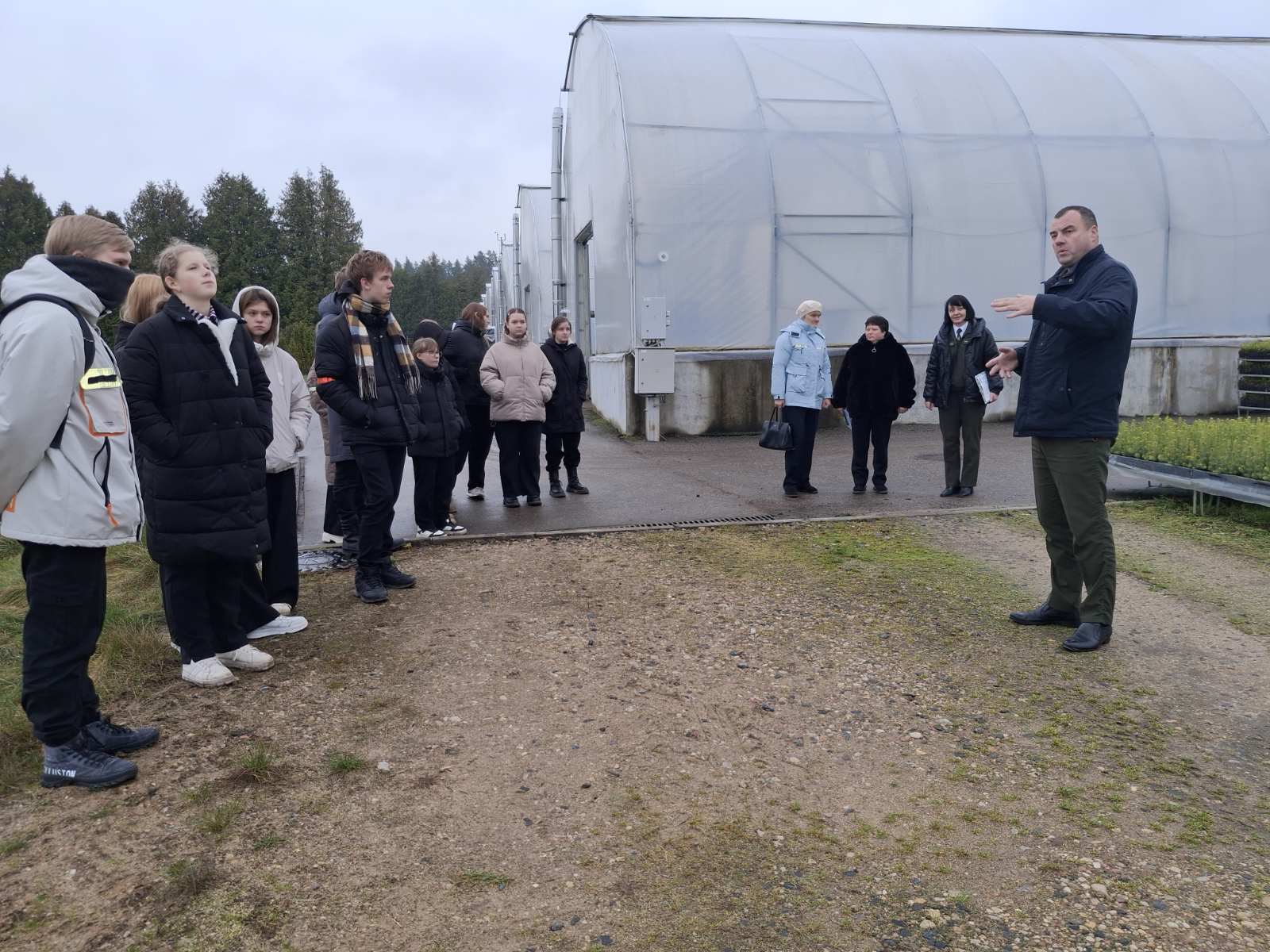 Экскурсия_в_питомник_Глубокского_опытного_лесхоза_21.11.2025_3.jpg